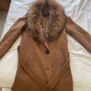 Beautiful worn once Ellen Tracy fur collar coat. Size 2p. Excellent condition.